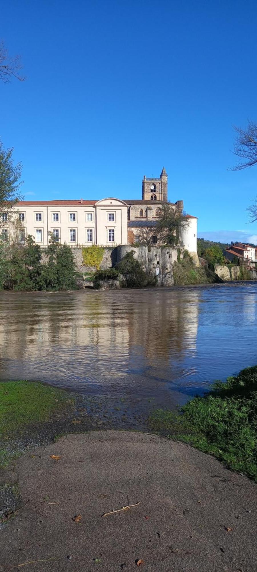 Sur Les Rives Du Allier Holiday home *